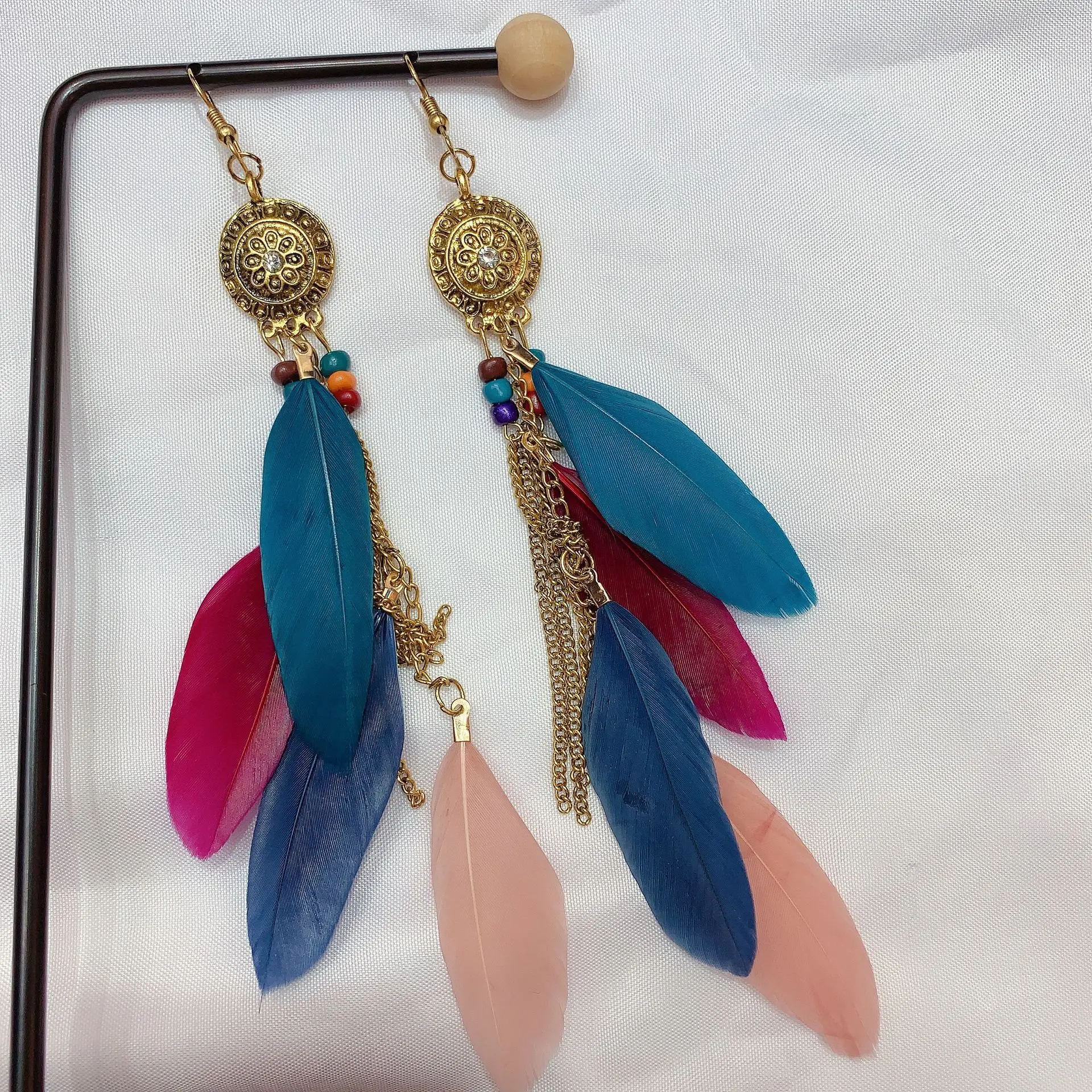 

Colorful Long Feather Vintage Bohemian Fringed Earrings Gold Alloy Chain Round Metal Leaf Tassel Earrings Boho Indian Jewelry