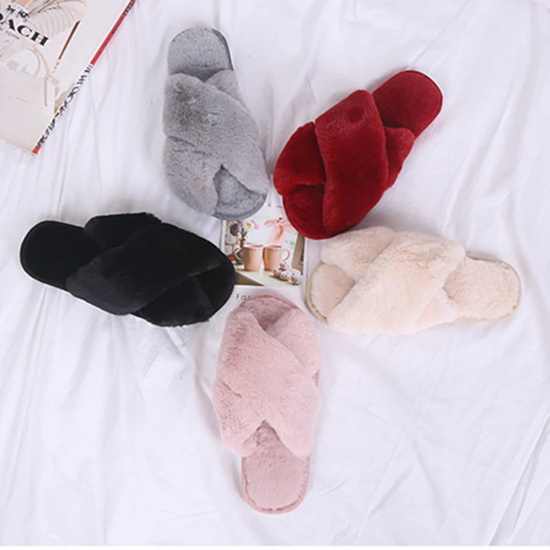 

Зимние меховые тапочки для женщин, модная домашняя теплая обувь с перекрестными углами, женские розовые шлепанцы с открытым носком на плоск...