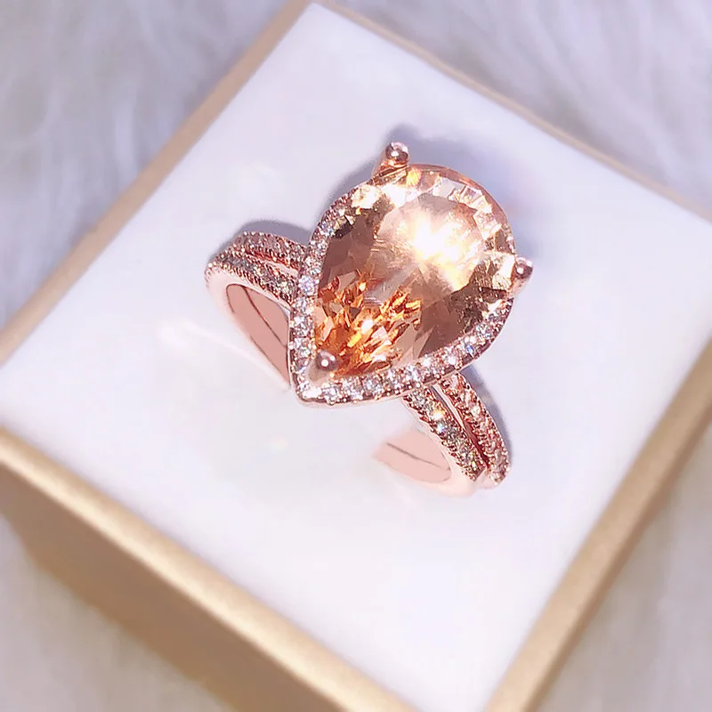 Набор инкрустационных колец из розового золота с цирконием в форме груши