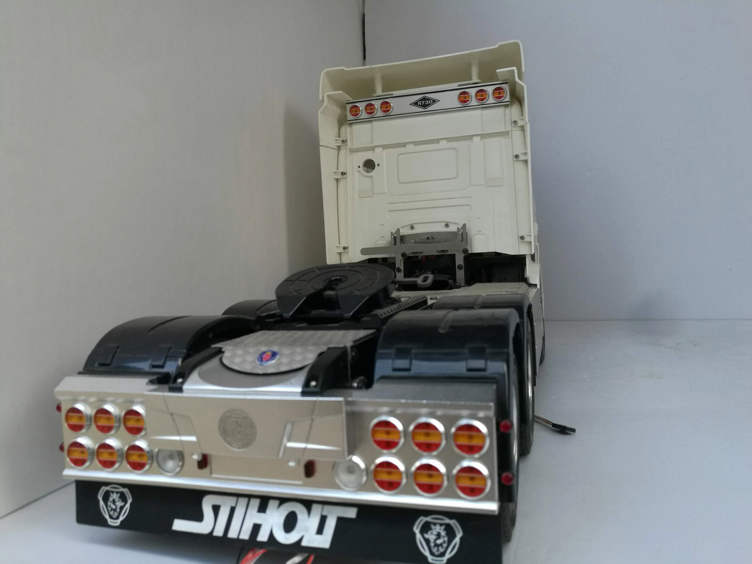 металла с чпу сзади светильн