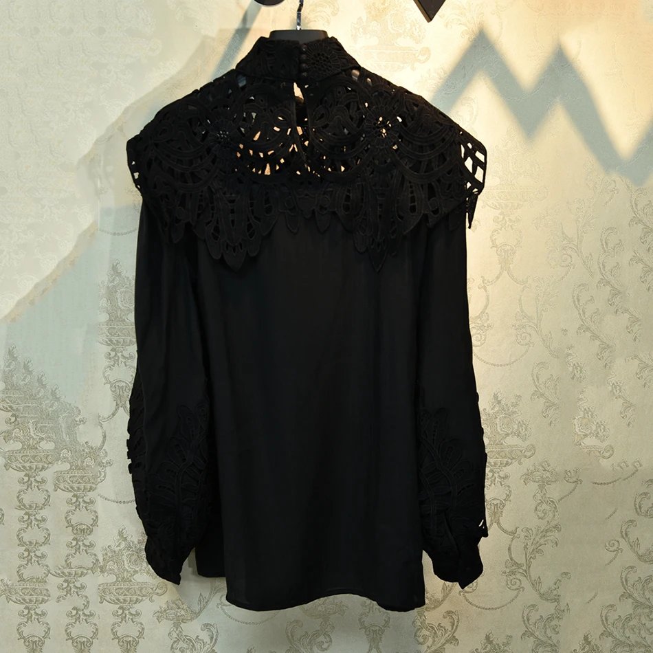 Модный топ с воротником-стойкой и длинными рукавами-фонариками в виде листьев