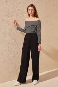 Трикотажная блузка с перекрестными ремешками Trendyol TWOSS19DU0107