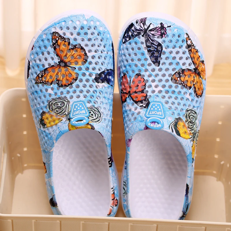 

2021 Summer Women Fashion Clogs Beach Sandals Hollow Shoes Travel Outdoor Leisure Slipper Garden Clogs Anti-Slip Clogs for Women