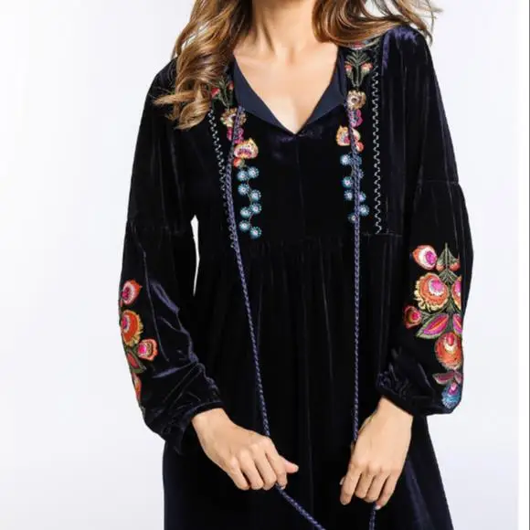 Женское платье макси с вышивкой вельветовое зимнее Абая теплое платья