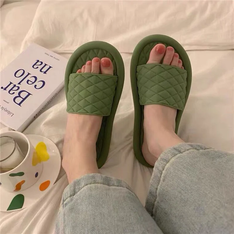 

XZ0068 Luxury brand Beach Shoes Flat Slippers Gold Slippers Women Slides Summer Sandals Slippers With Thick Soles Platform Fe