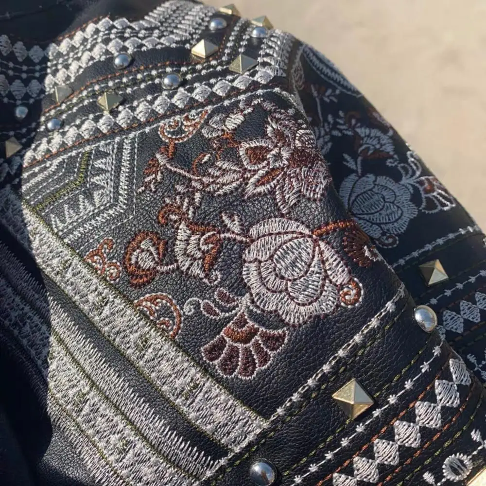 В ретро-стиле с вышивкой и изображением заклепки бисер Босоножки из