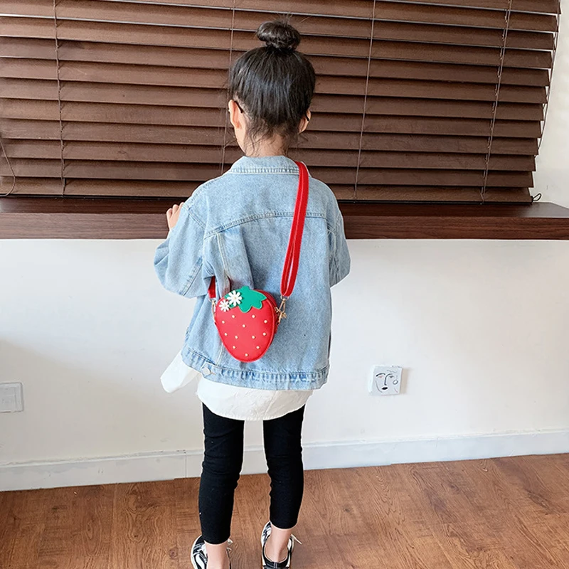 

2020 New Summer Crossbody Bag Cute Strawberry Shape Shoulder Bag with Bright Color for Women and Girls Princess Coin Purse