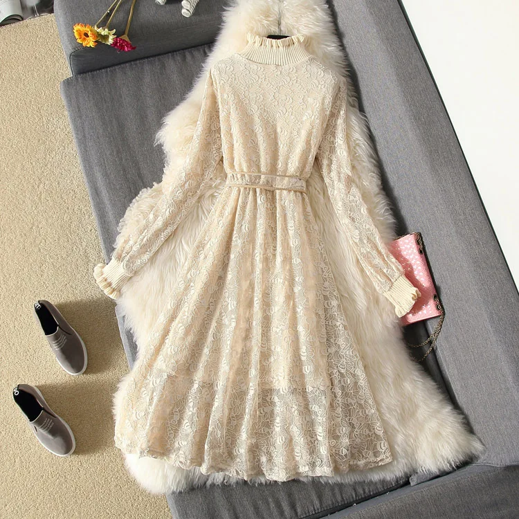 Милое зимнее платье женское трикотажное кружевное с длинным рукавом облегающее