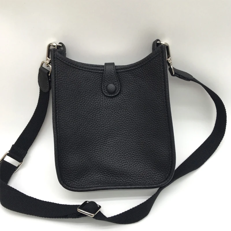 

Leather Messenger Bag Wide Cloth Shoulder Strap Head Layer Buckle Leather Evelyn H Hollow Fashion Simple Small Shoulder Bag 18cm