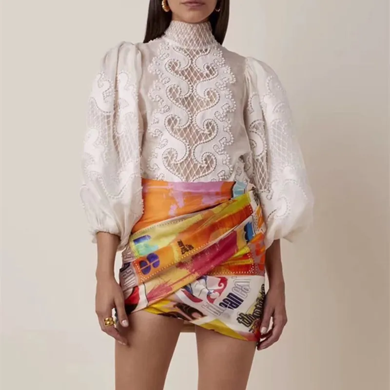 Блузка женская кружевная с вырезом воротником-стойкой и рукавами-фонариками |