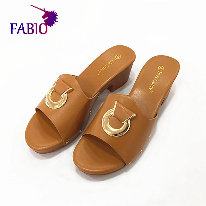 Обувь с металлическими кнопками женские летние тапочки повседневная женская
