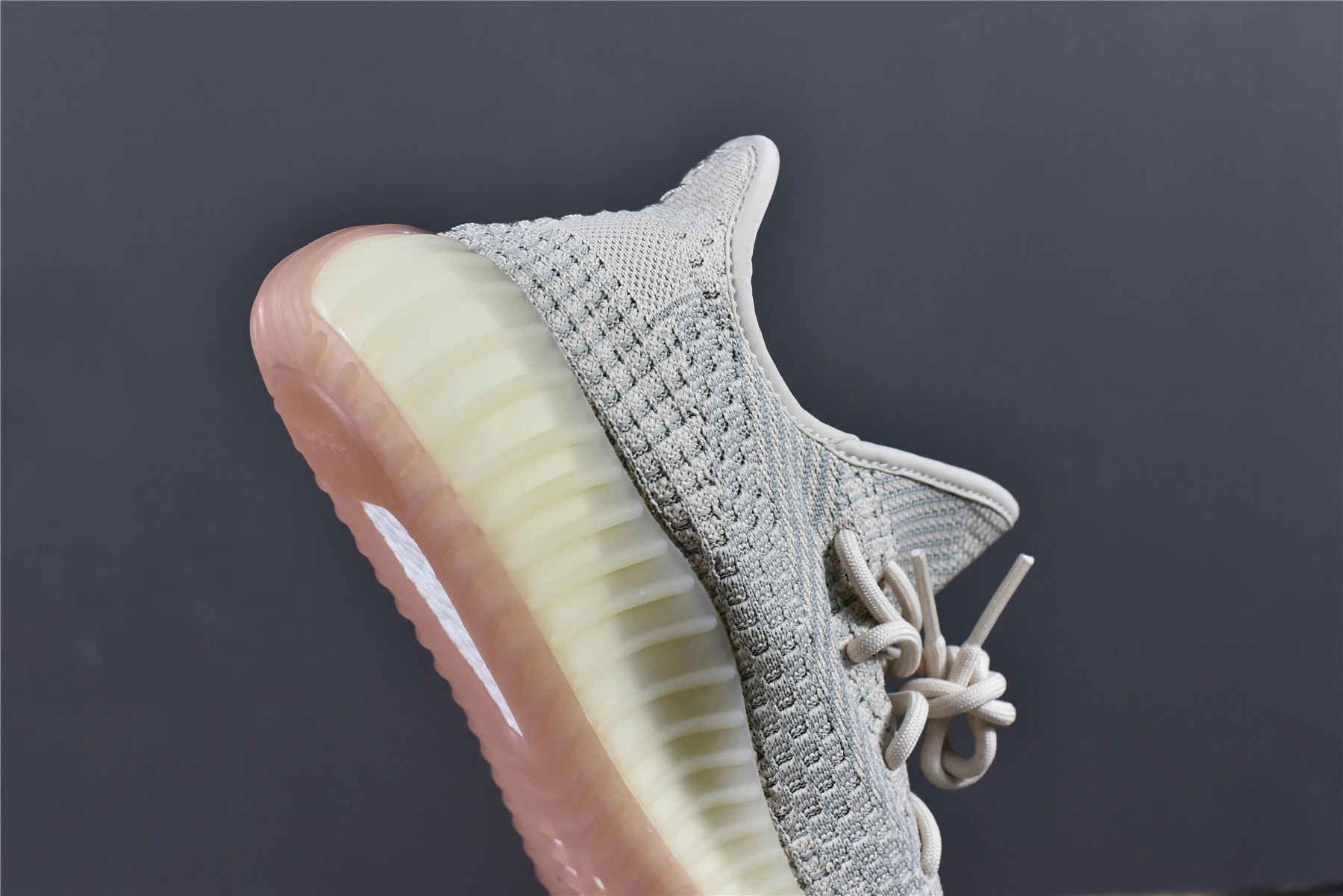 

2021 Top Quality 350 v2 Fashion Sneakers Men's Breathable Mesh Casual Running Shoes Sports Women's Lightweight Walking Shoes