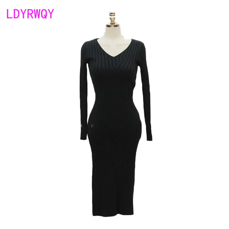 

2021 Korean version of autumn and winter wear new slim sexy deep v-neck knit bottom bag hip dress female