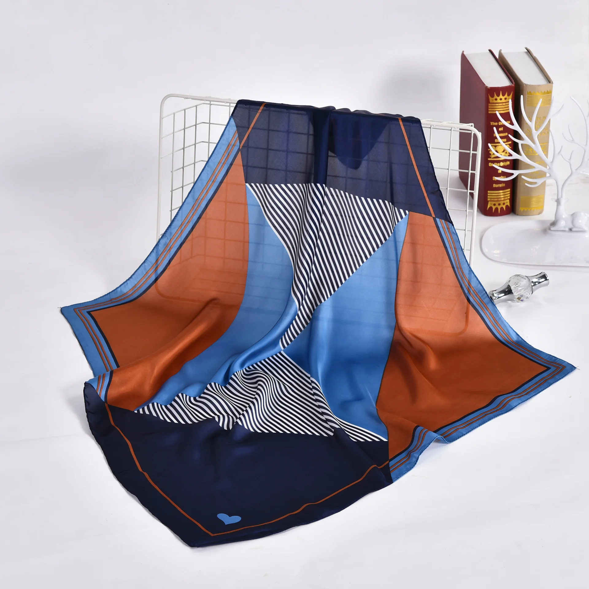 Женская косынка для волос Шелковый атласный шарф с цветочным принтом 70*70 см