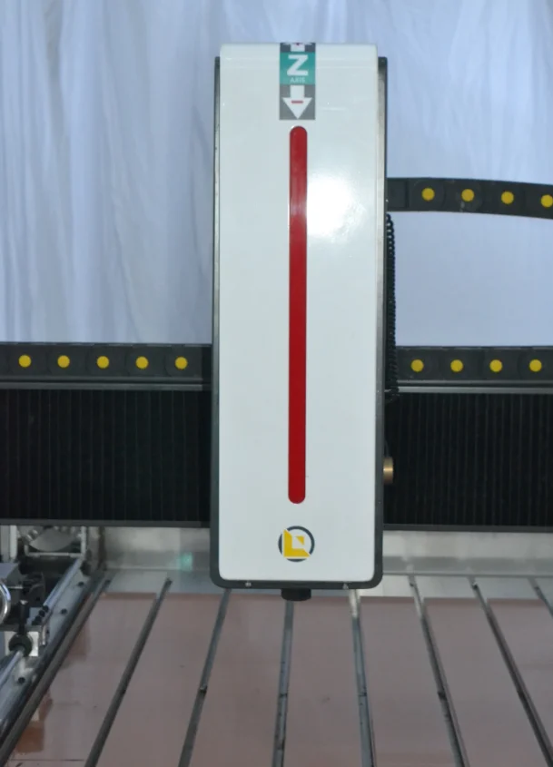 Лучшая цена Дерево Мини 1 5 кВт 2.0kw шпиндель 4axi/реклама Настольный Cnc маршрутизатор