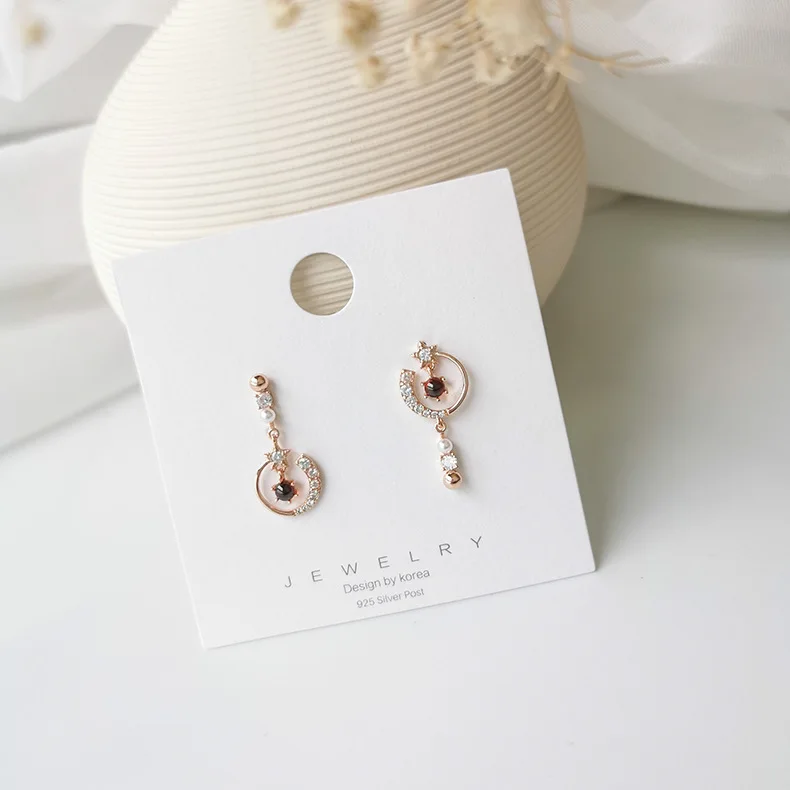 Простые маленькие и изысканные серьги в форме Луны со звездами Асимметричные