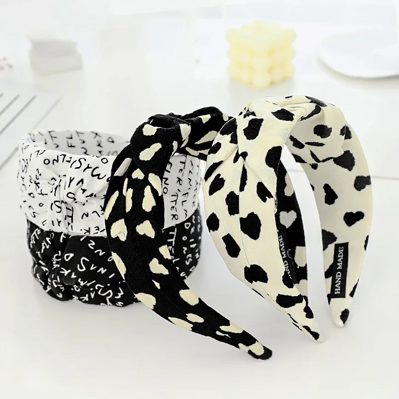 

Новинка 2021, черно-белый женский головной убор с двухцветным принтом смайлика, модный головной убор для девушек с надписью