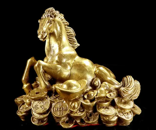 Лошадь деньги. Конь фэн шуй. Лошадь деньги. Лошадь ест деньги. Денежная лошадь.