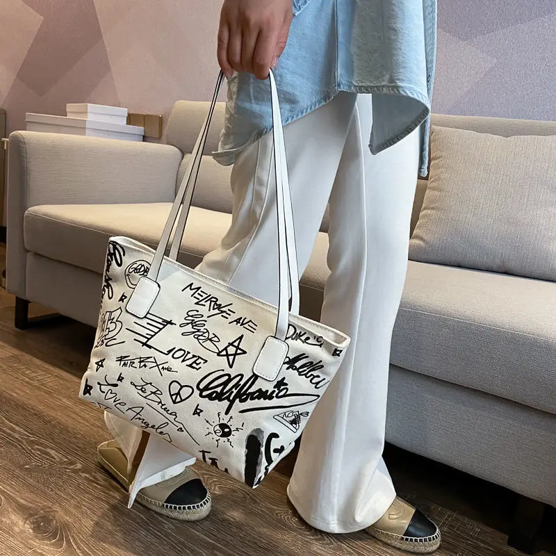 

Summer women's handbag large capacity graffiti canvas bag women's 2020 new fashion Korean versatile cute hand Tote Shoulder Bag