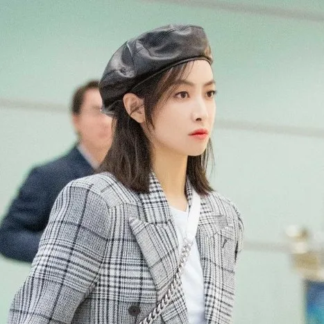 Song Qian Airport street shot same style hat for girls Korean beret PU leather black octagonal fashion painter | Аксессуары для