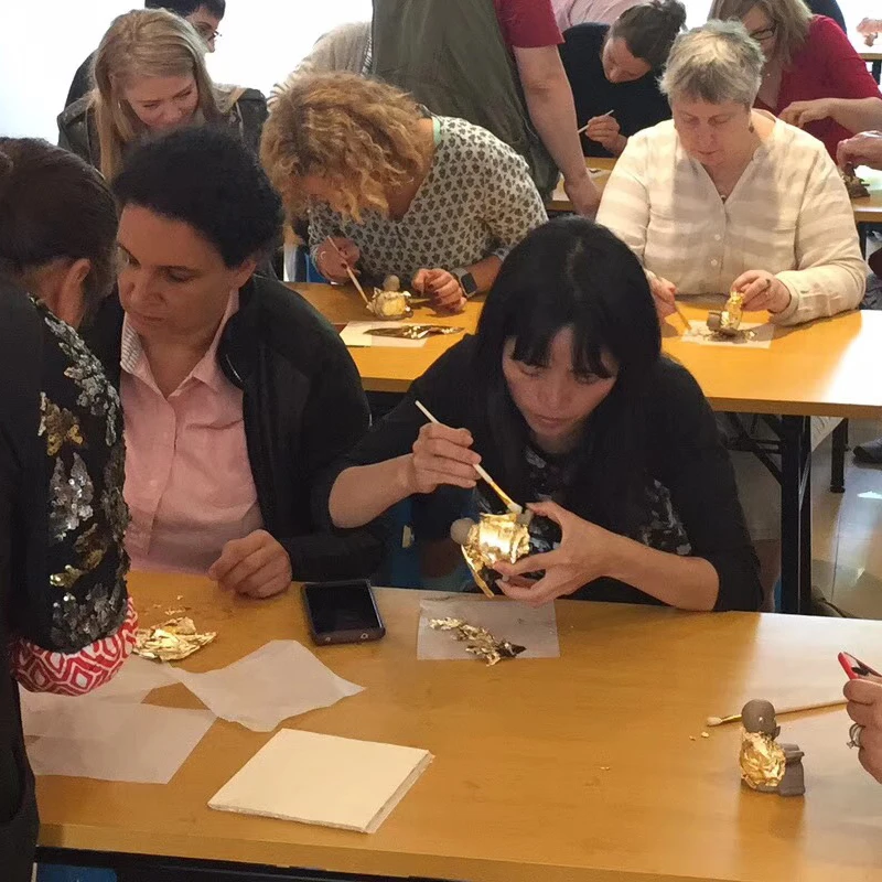 100 листов 8x8,5 см Тайваньского блестящего красочного имитационного золота для золочения мебели, линий на стенах, ремесел и украшений, листовой фольги.