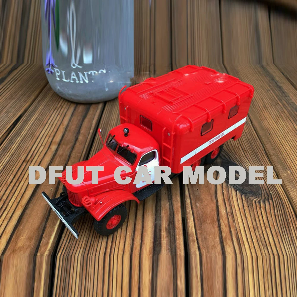 Модель автомобиля из сплава в масштабе 1:43 оригинальные авторизованные