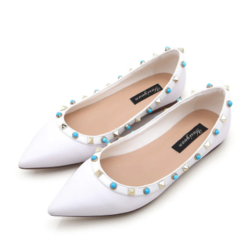 Туфли женские офисные с заостренным носком мягкая элегантная обувь заклепками