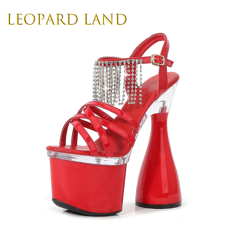 

Леопардовая обувь; Коллекция 10369 года; Туфли на платформе 8 см и каблуке 17,5 см; Женские босоножки; Соблазнительные женские Босоножки на каблу...