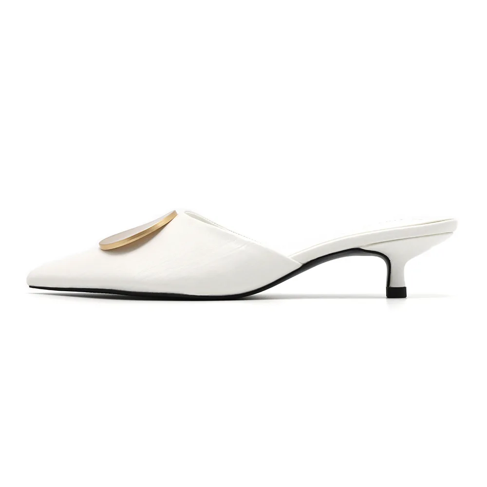 802-7 White GENSHUO; коллекция года; сезон лето; модные женские шлепанцы с острым носком; Цвет белый; женские шлепанцы на низком каблуке; Цвет Черный; пляжные шлепанцы; Matal Design - Цвет: 802-7 White