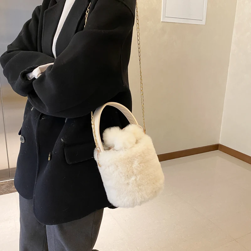 Plush Tote Bags Chain Bucket Bag Soft Fluffy Bag Drawstring Furry Bags For Women 2021 Luxury Designer Handbag Fur Shoulders Bags