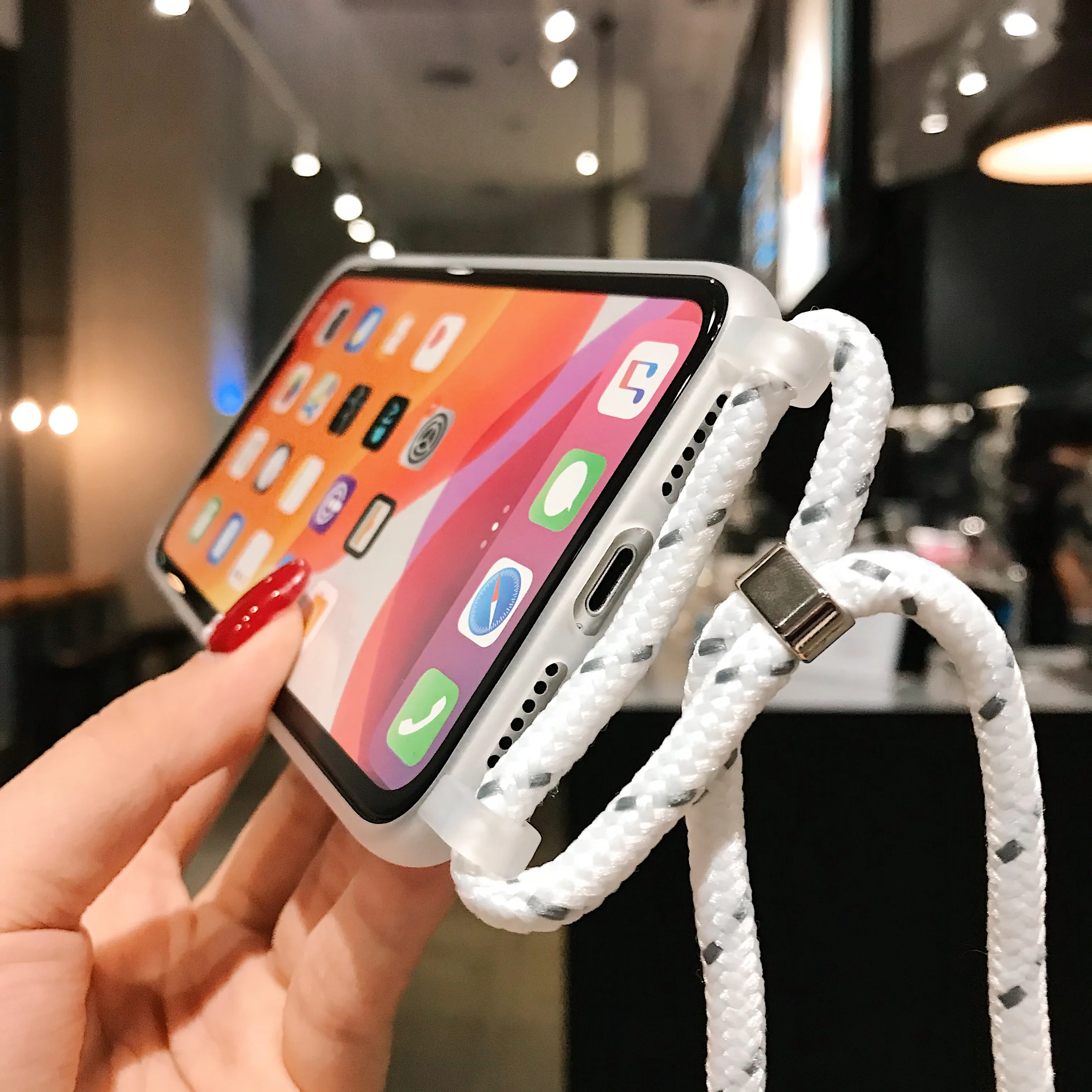 

Luxury Chain Necklace Phone Case For iPhone 11 Pro XS MAX X XR Lanyard Neck Strap For iPhone 6 7 8 Plus SE 2020 Cord Rope Cover