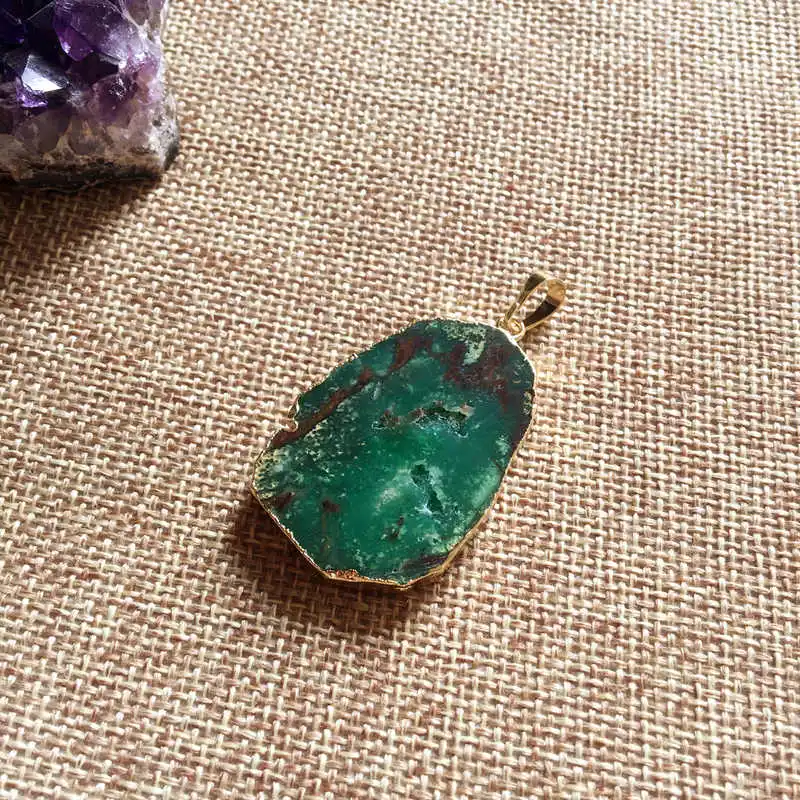 Оптовая продажа подвески FUWO в форме натурального хризопразы золотая отделка