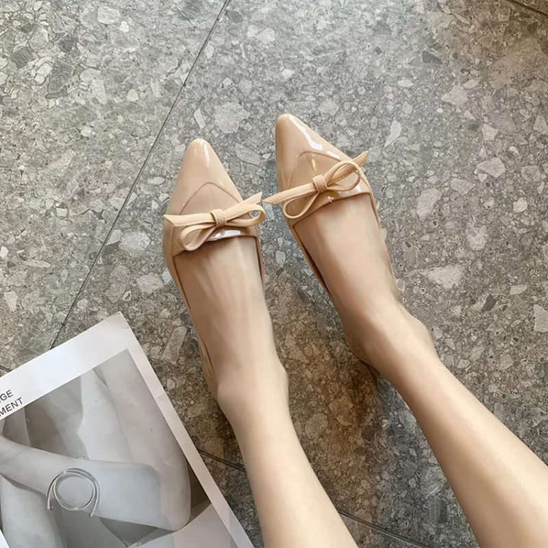 Женские балетки с острым носком без застежки на плоской подошве весенние