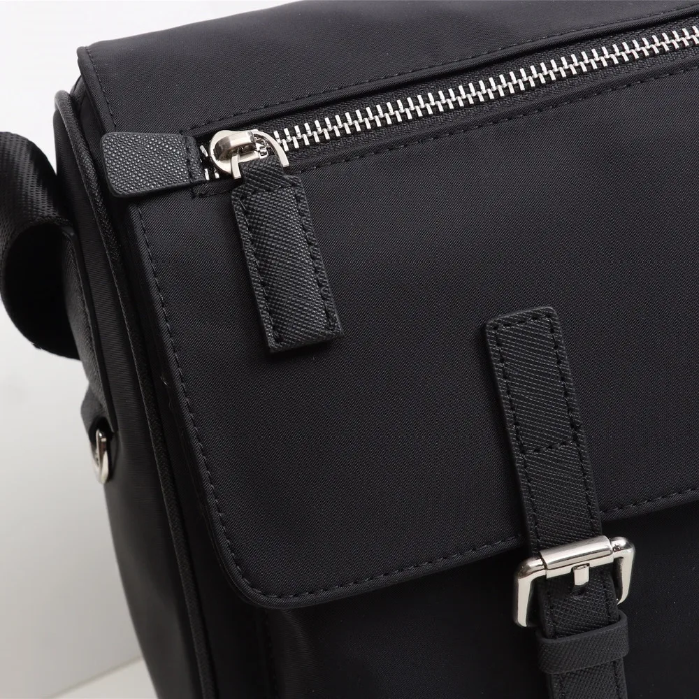 

2021 hot style men's nylon waterproof multi-purpose shoulder messenger bag