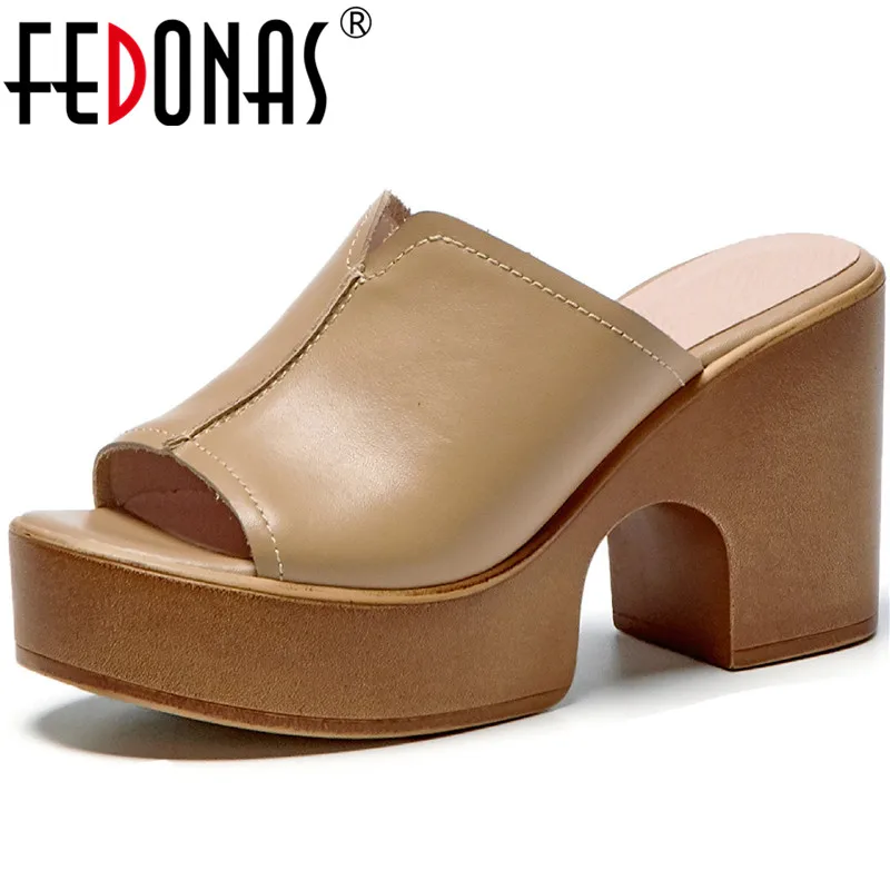 

FEDONAS в сдержанном стиле платформами, с открытым носком; Женские шлепанцы; Женские сандалии из натуральной кожи; Босоножки на высоком каблуке...