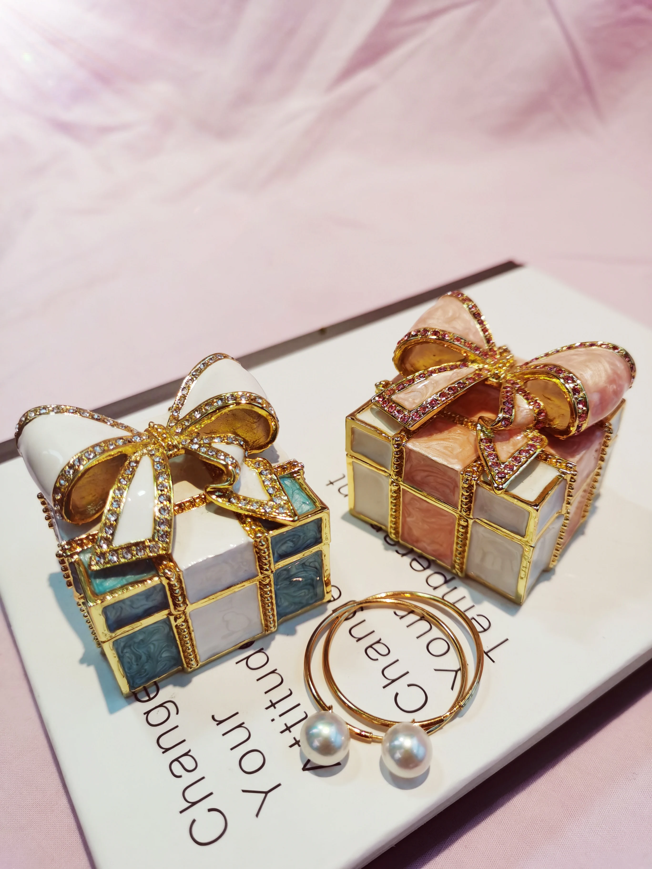 Metal Square Box with Bow Knot Bejeweled Jewelry Box Hand Painted Trinket Boxes Hinged Square Bow-knot Box Xmas Gift