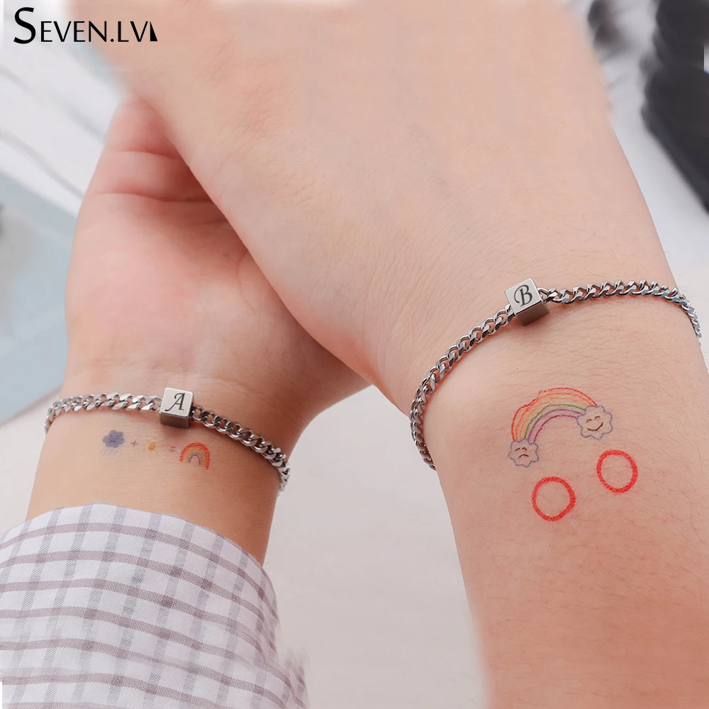 

Браслет из титановой стали с 26 буквами для пар, украшение в простом корпусе из нержавеющей стали, модные минималистичные подарки для мужчин ...