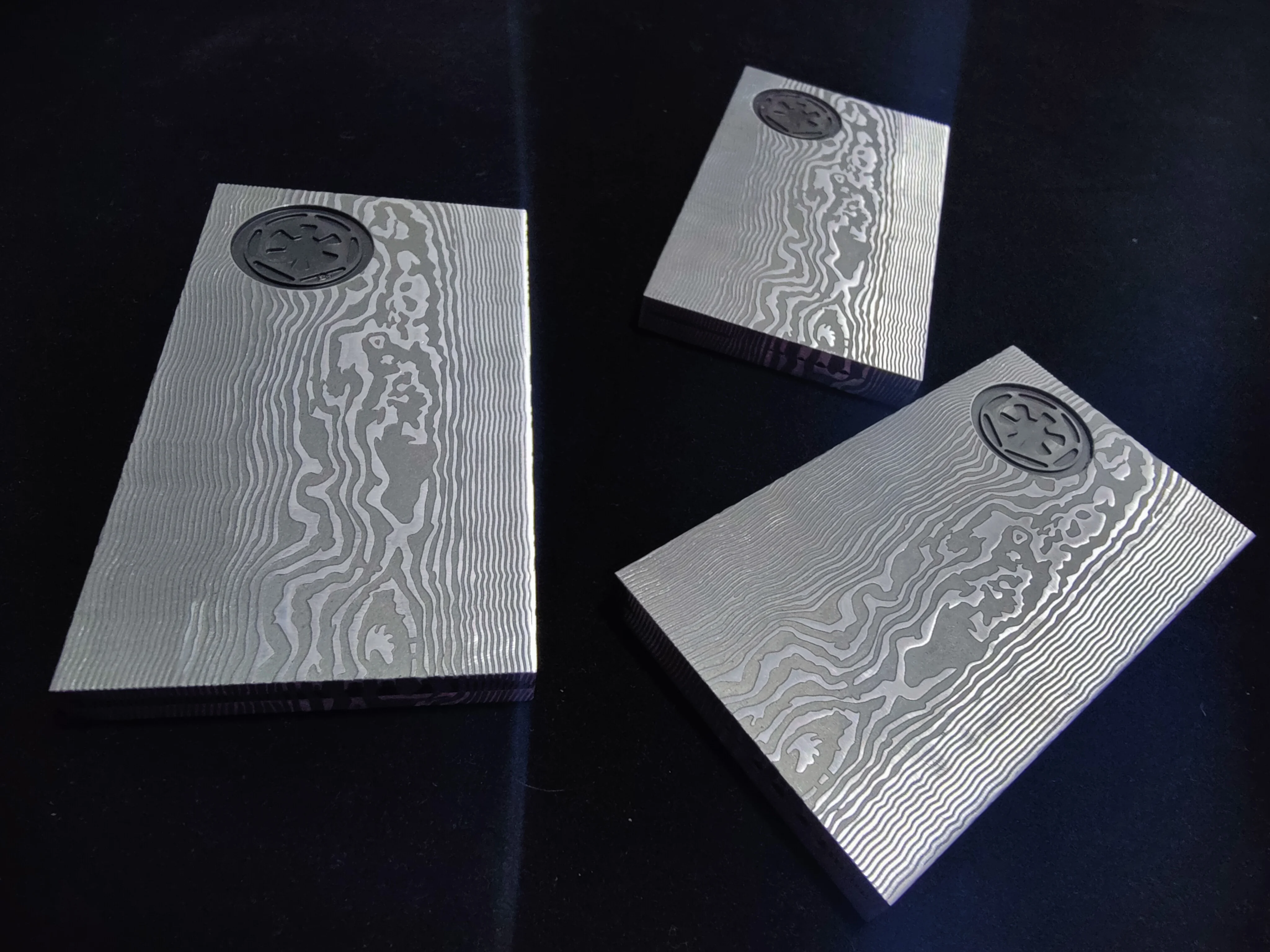 MYBY Beskar-Pel&iacute;cula de acero y accesorios de televisi&oacute;n, mandaloriana armadura de hierro, accesorios de fundici&oacute;n de armadura de metal, sables de luz de bloque, modelo 1/1-4