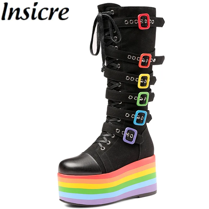 

Женские джинсовые сапоги до колена Insicre, радужные лоскутные сапоги с пряжкой и перекрестной шнуровкой, на молнии, с круглым носком, на платфо...
