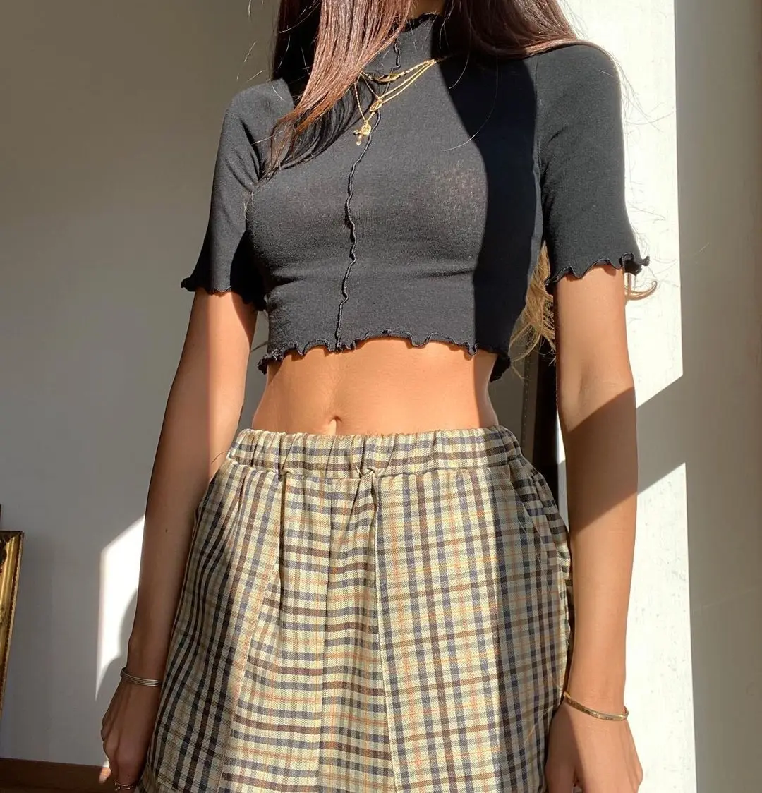 

Black T-Shirts Women Short Sleeve Patchwork Skinny Elastics Ruffles Casual Cropped Shirts Women Cotton Summer Top2021