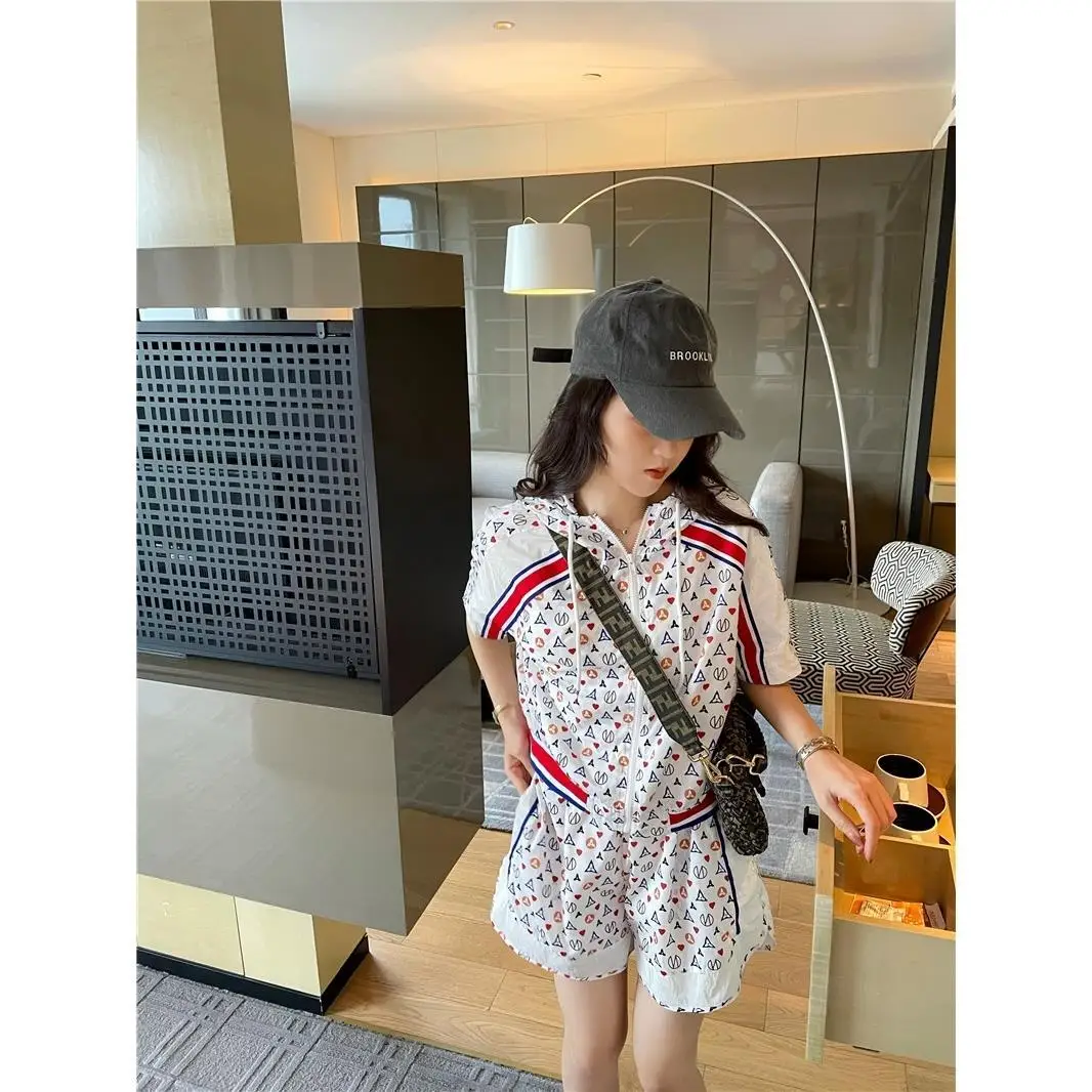 

Fashion elegant casual French shorts suit women's summer 2021 new hooded top two piece set