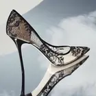 Элегантные женские туфли-лодочки на высоком каблуке; прозрачные свадебные туфли с цветочным узором и кружевом; женские пикантные вечерние туфли с острым носком