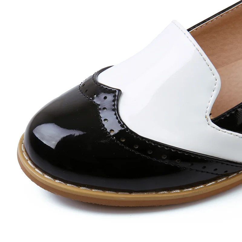 Женские туфли на ремешке с пряжкой разноцветные в школьном стиле круглым носком