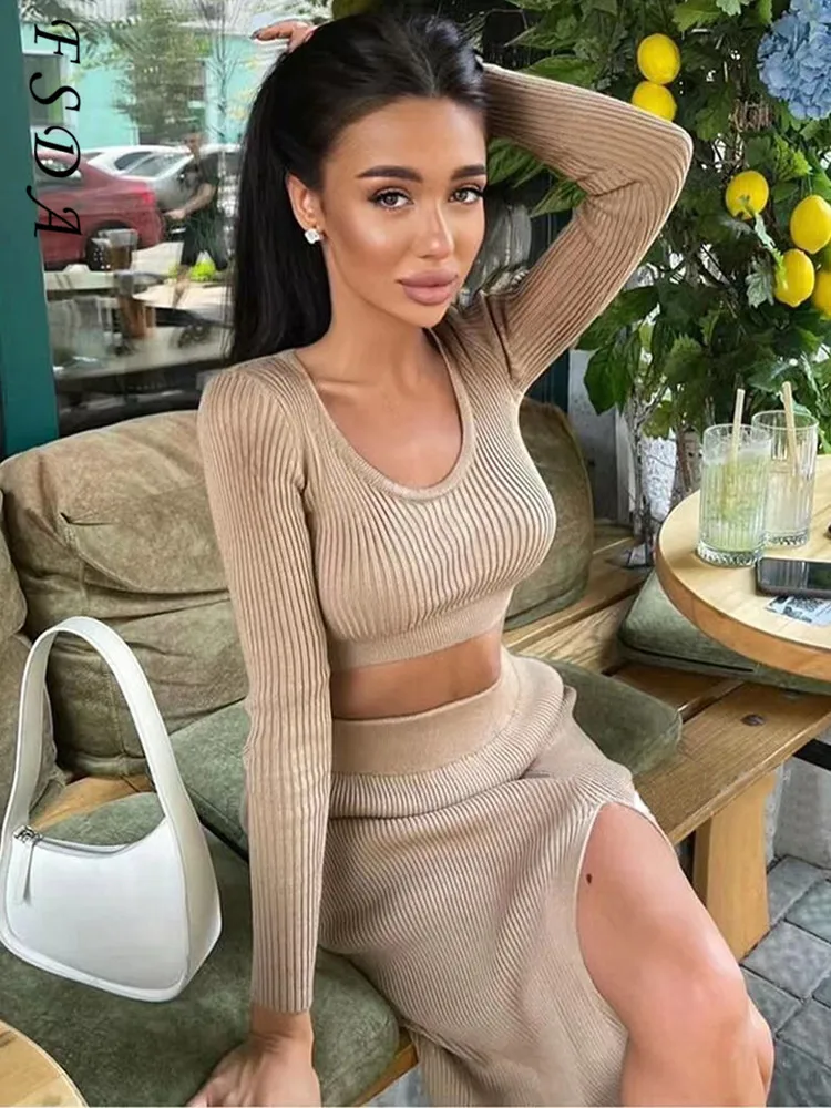 Женский трикотажный свитер с длинным рукавом и юбка миди |