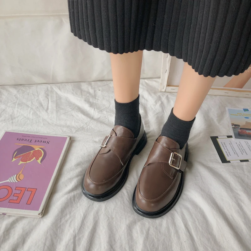 

2020 Classic retro round toe pedal Small leather shoes luxury shoes women designers Mujer Chaussure Femme W35-39