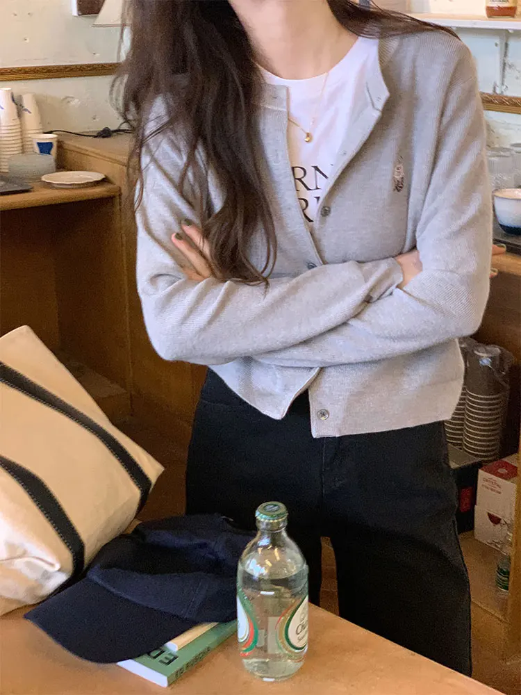 Женский трикотажный кардиган с вышивкой Медведь 7 цветов |