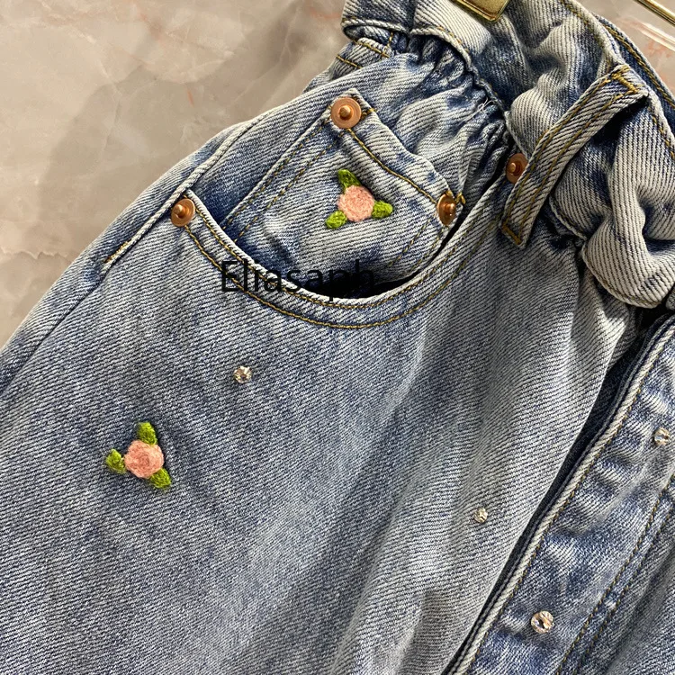 

Streetwear Blue Jeans for Women Summer 2020 High-end Brand Embroidered Flower Diamond Jeans Fashion High Waist Denim Pants Lady
