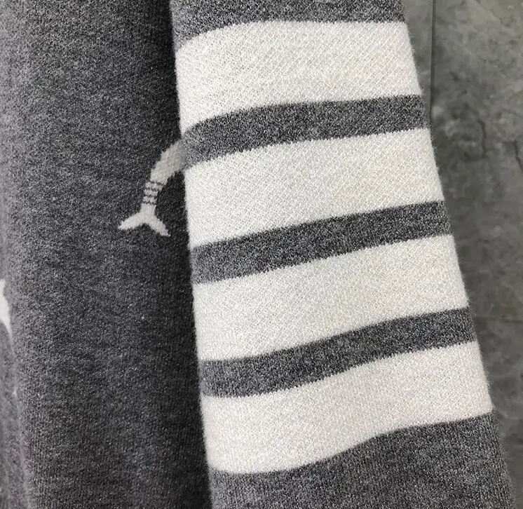 

2021 Fashion TB THOM Brand Sweaters Men Women Slim Fit O-Neck Pullovers Clothing Striped Wool Dolphin Pattern Winter Casual Coat