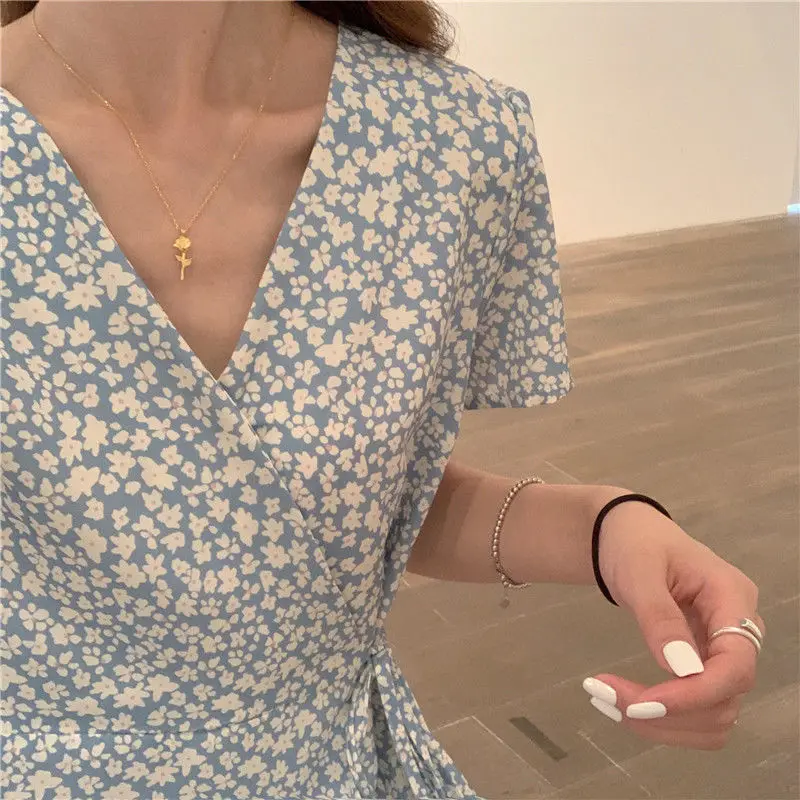 

V-neck Floral Dress Female Spring 2021 New Women Style Korean Retro Gentle Wind Waist Slimming Lace Skirt Women Clothing