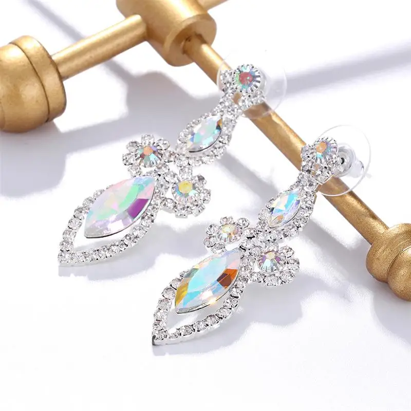 Модные серьги-гвоздики с кисточками для девушек и |